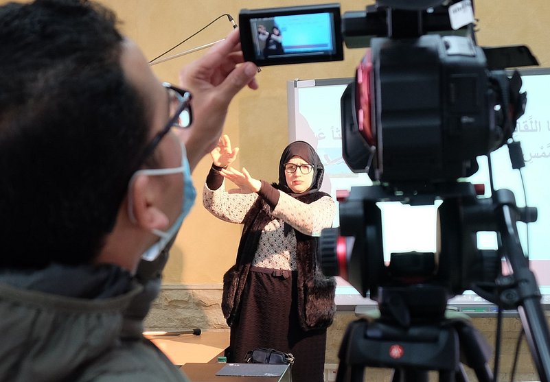 Arabic Sign Language Instructors Photography - danbernard.org